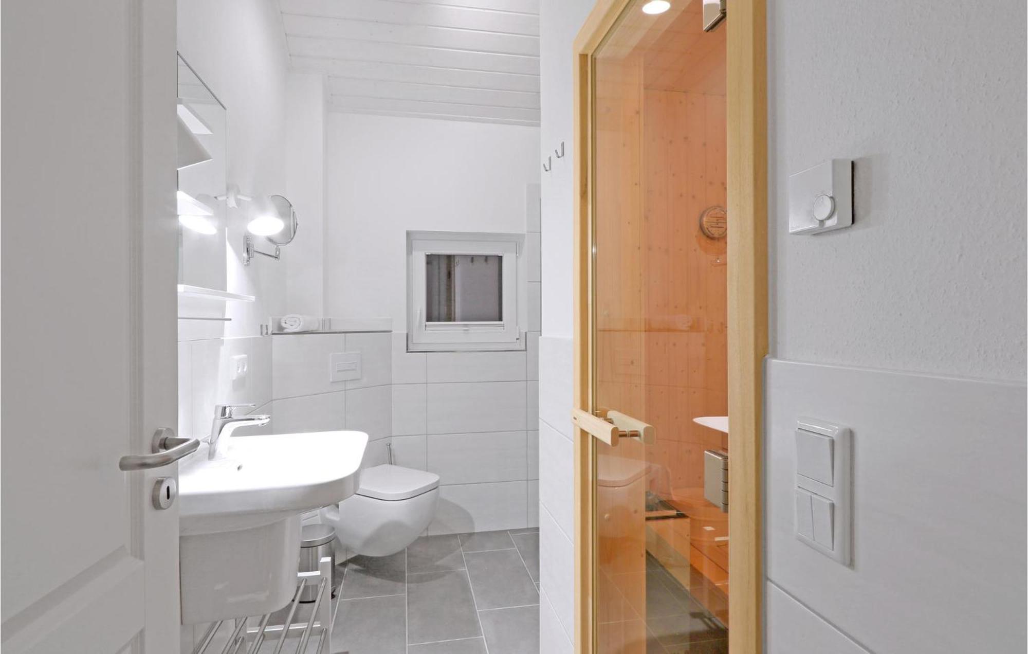 3 Bedroom Stunning Home In Krems Ii-Warderbrueck Gols Bagian luar foto